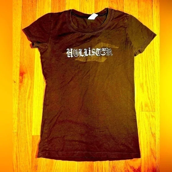 Hollister short sleeve Top with logo print in front - Picture 1 of 8
